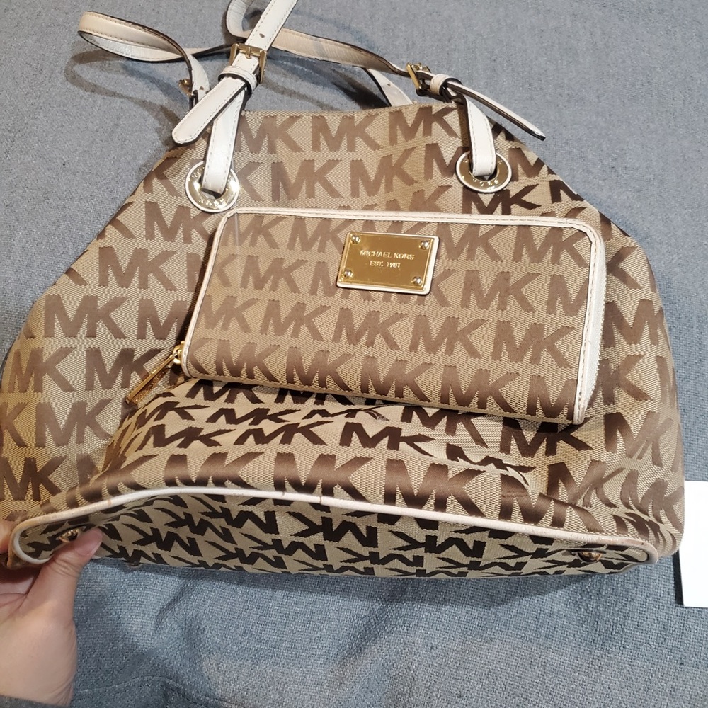 Michael kors matching purse and wallet